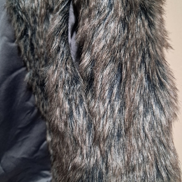 Banana Republic Gray  Faux Fur Vest - Picture 9 of 12